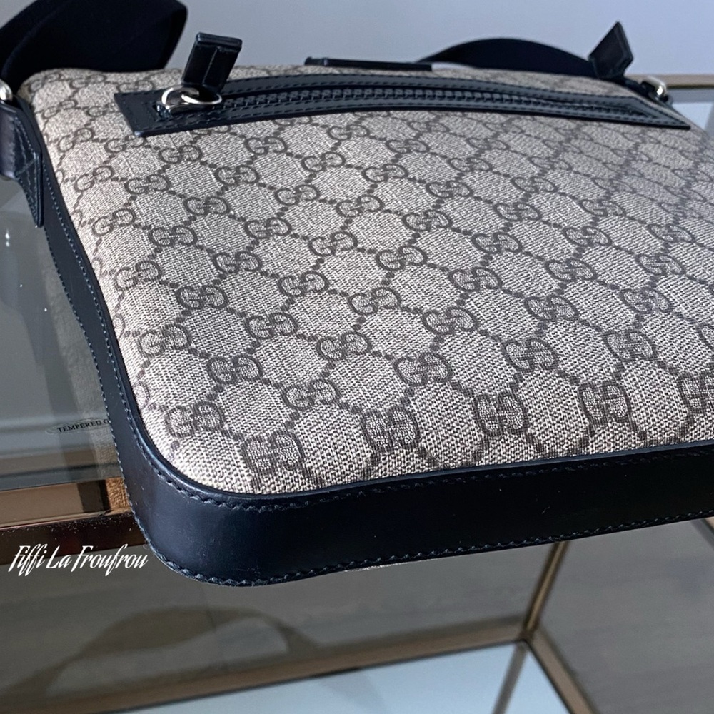 Gucci Beige and Black Signature Messenger Bag - Picture 8 of 11